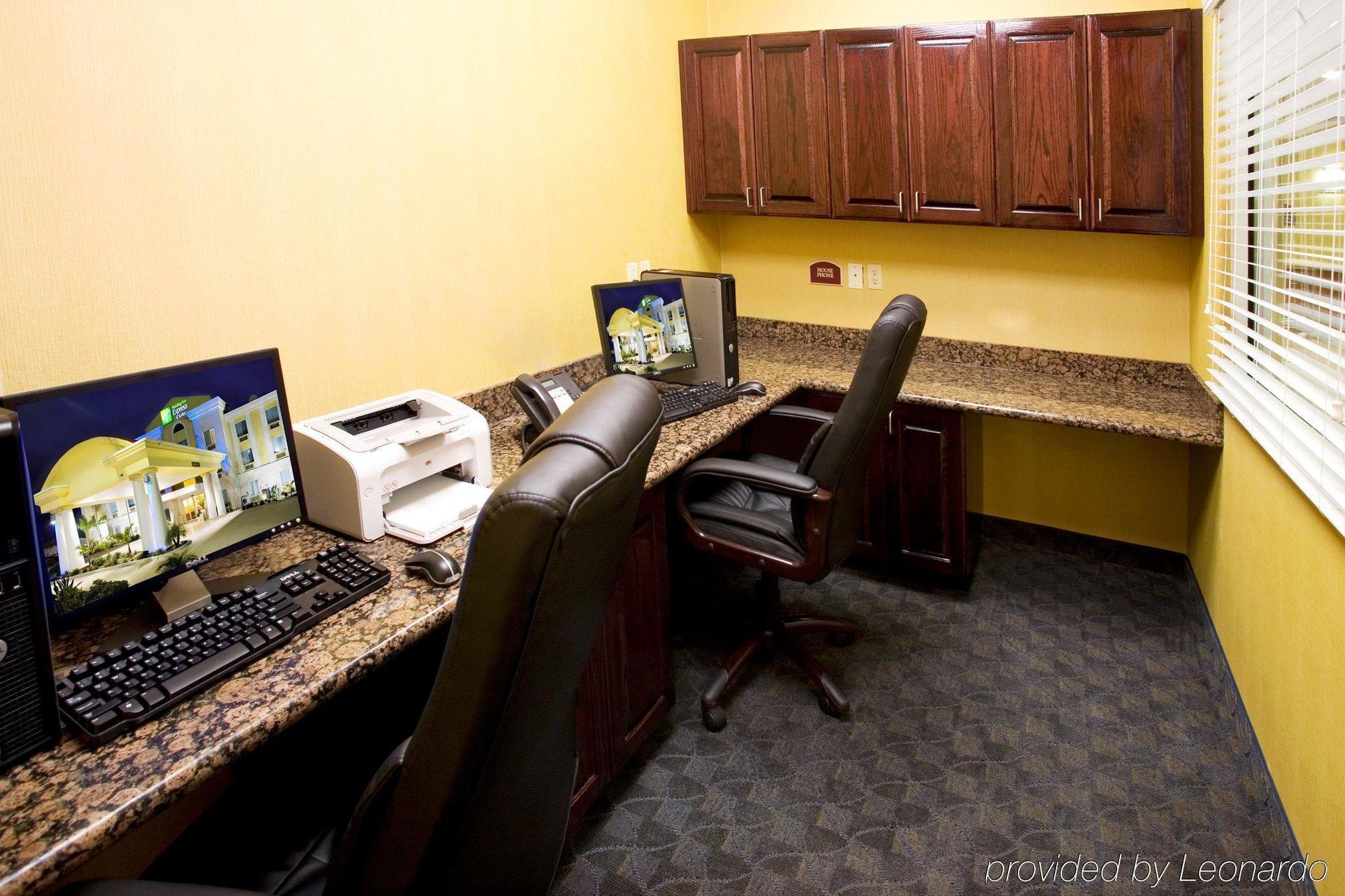 Holiday Inn Express Hotel And Suites Falfurrias מתקנים תמונה