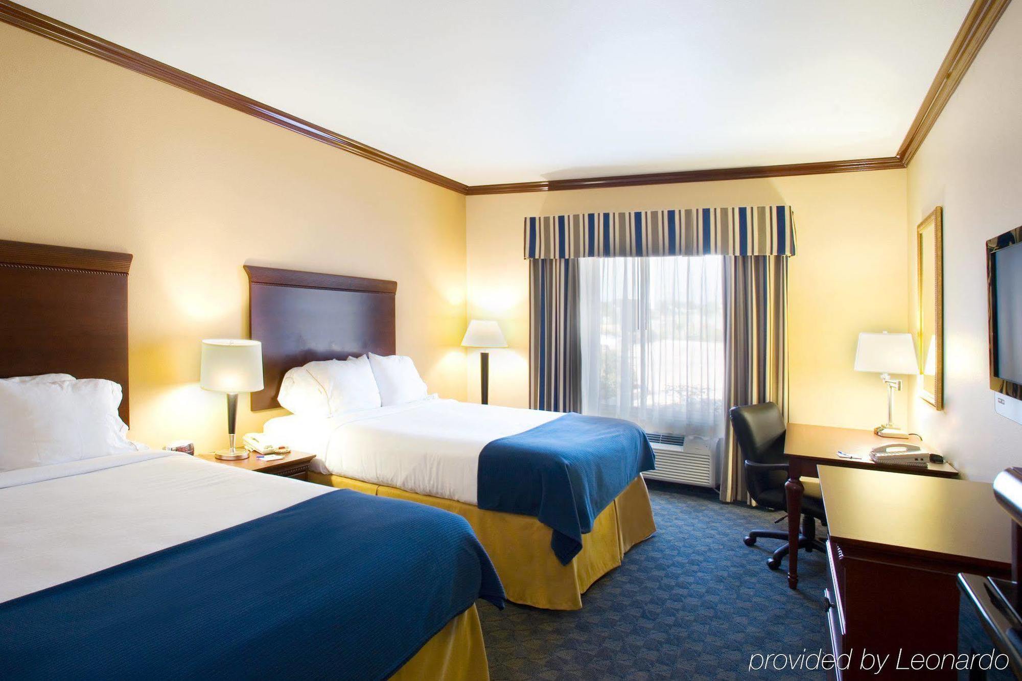 Holiday Inn Express Hotel And Suites Falfurrias מראה חיצוני תמונה