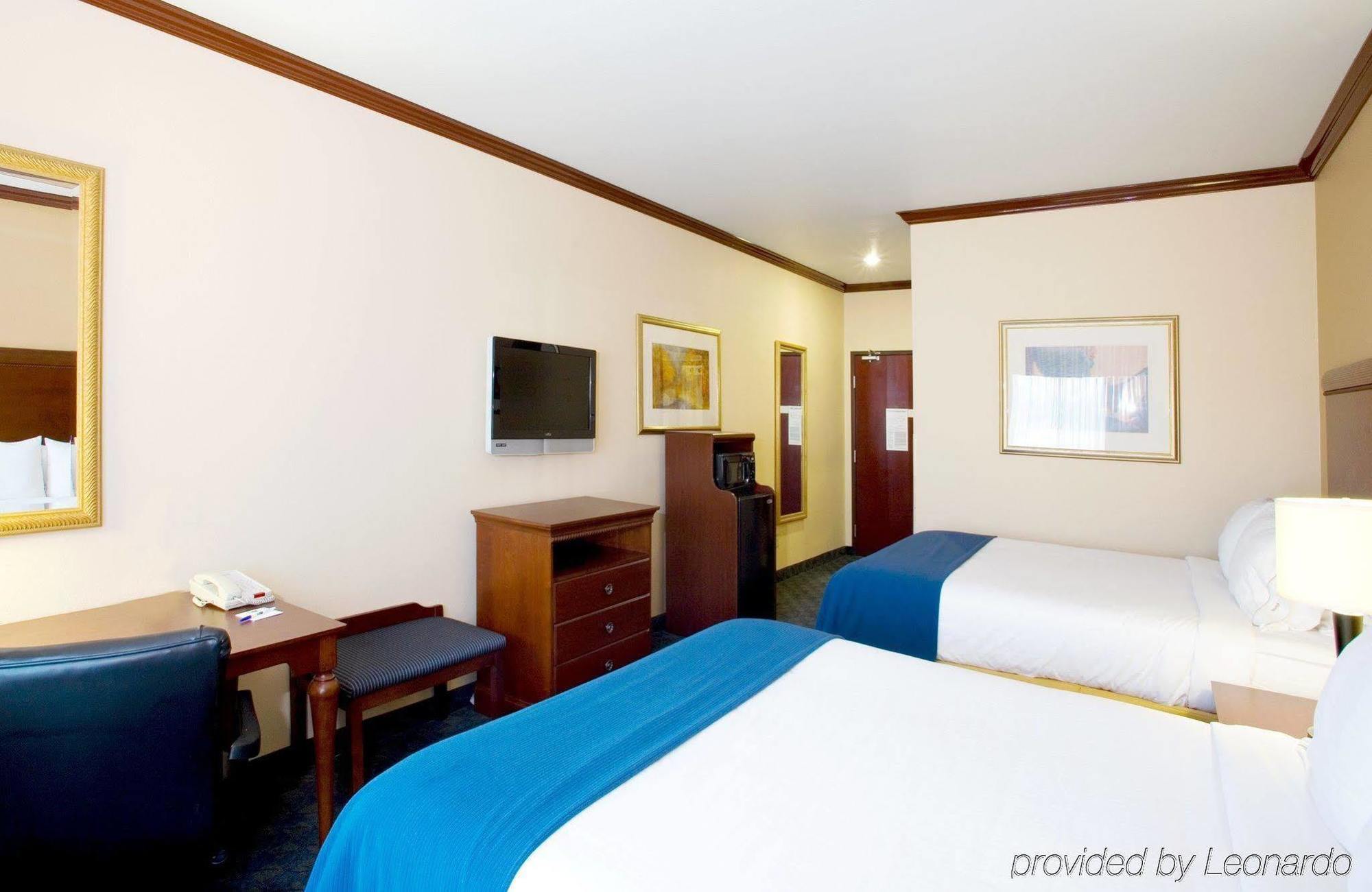Holiday Inn Express Hotel And Suites Falfurrias מראה חיצוני תמונה