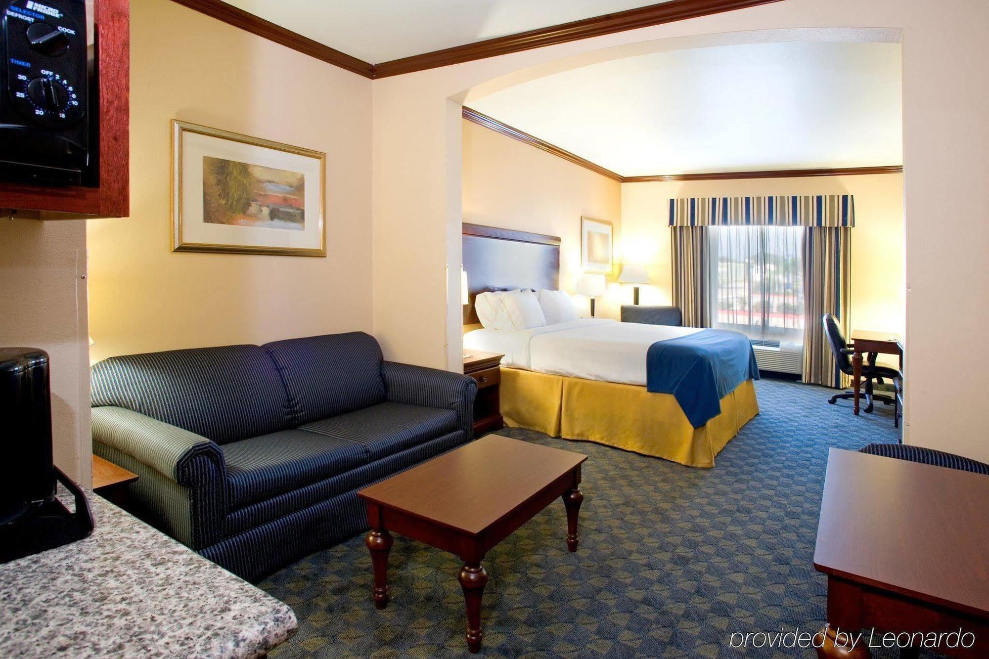 Holiday Inn Express Hotel And Suites Falfurrias מראה חיצוני תמונה