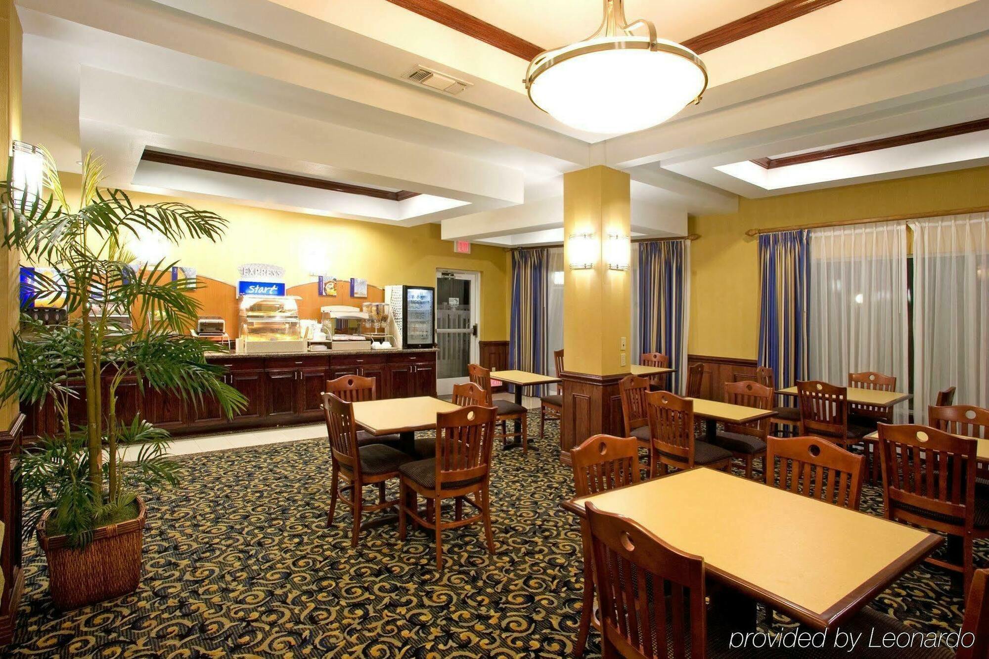 Holiday Inn Express Hotel And Suites Falfurrias מסעדה תמונה