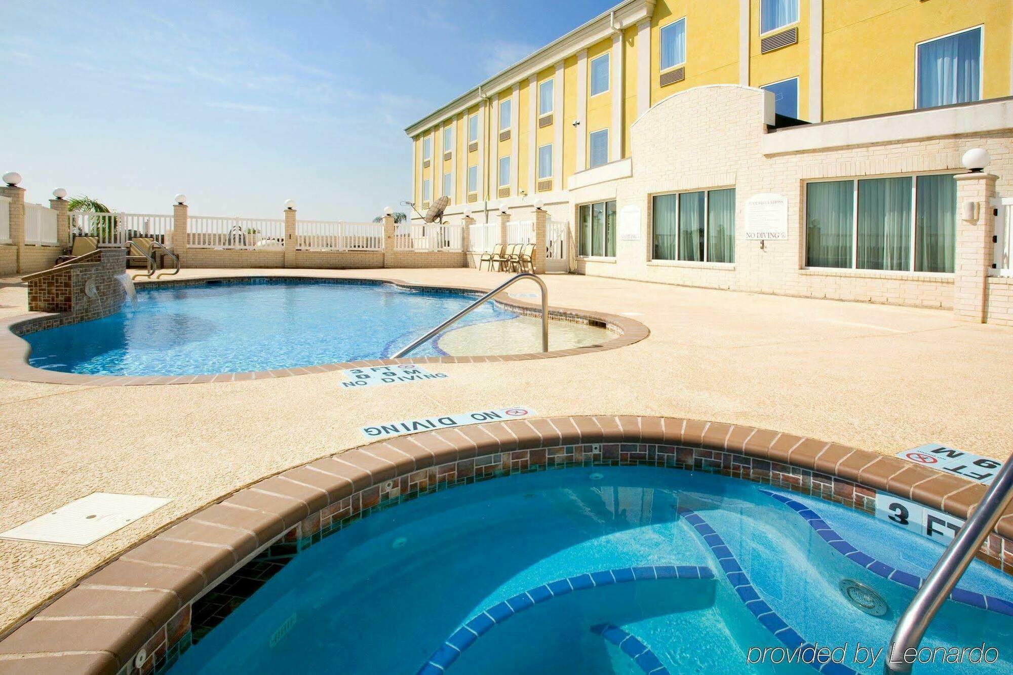Holiday Inn Express Hotel And Suites Falfurrias מראה חיצוני תמונה
