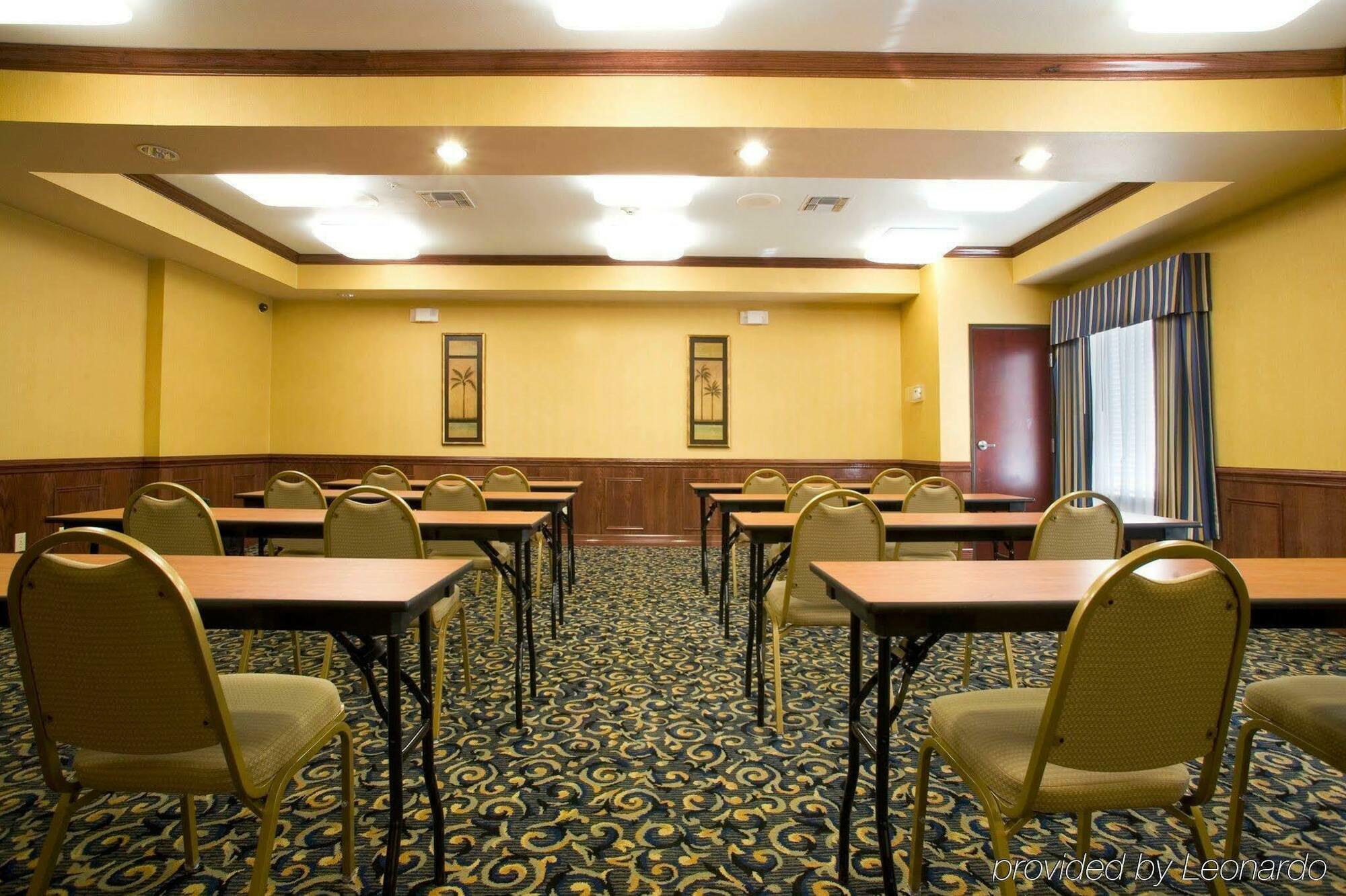 Holiday Inn Express Hotel And Suites Falfurrias מראה חיצוני תמונה