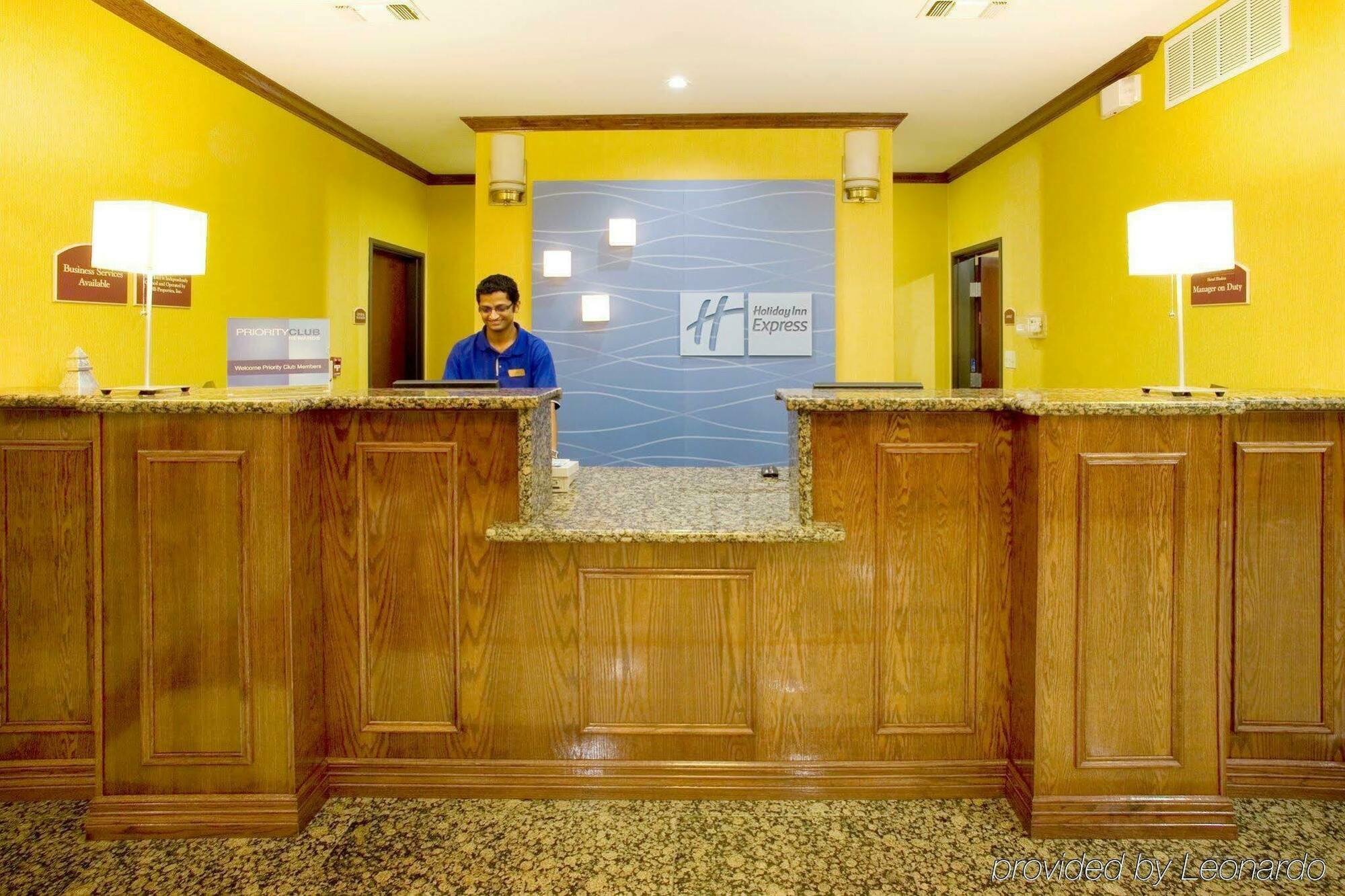 Holiday Inn Express Hotel And Suites Falfurrias מראה פנימי תמונה